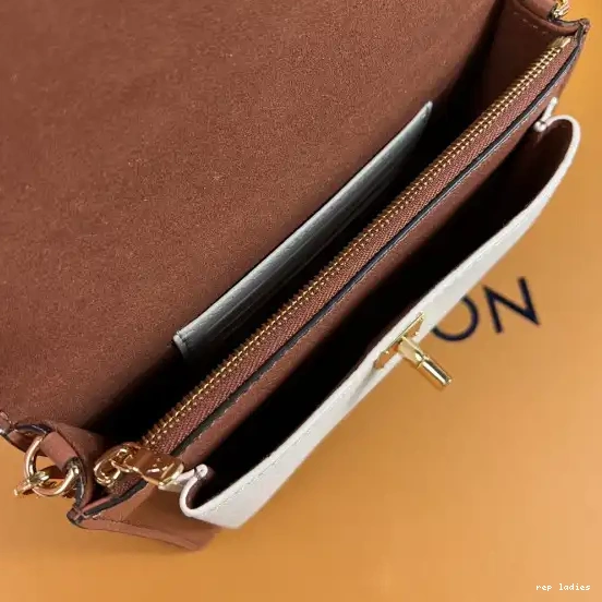 Cheap POCHETTE VUITTON LOUIS CHAIN MYLOCKME 0510